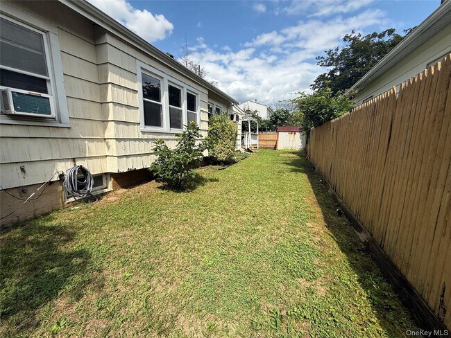 Building Photo - 175 S Brookside Ave