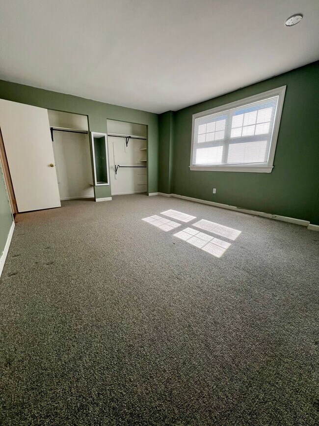 Building Photo - Gorgeous 3-Bedroom Home with Finished Basement in Havertown! Available NOW!