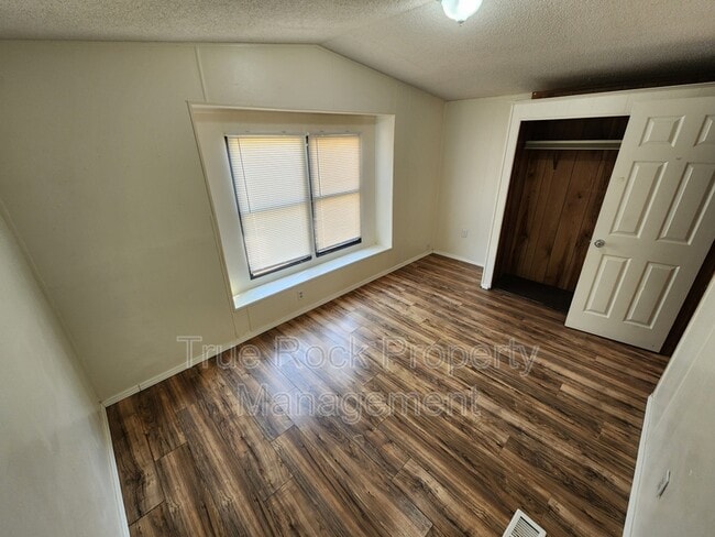 Building Photo - 10916 County Rd 1515