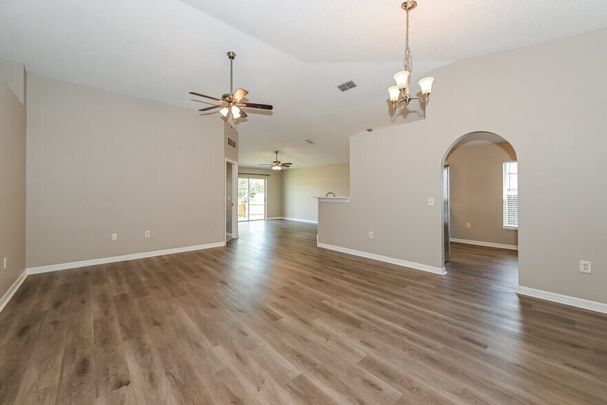 Building Photo - 9341 Thunderbolt Dr