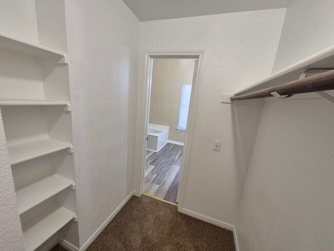 Building Photo - 5907 Deer Lake Dr