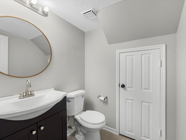 Building Photo - 1227 Lake Estates Ct