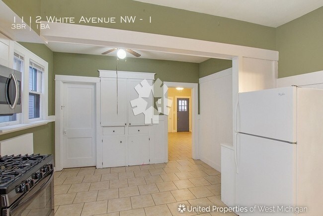 Building Photo - 1112 White Ave NW