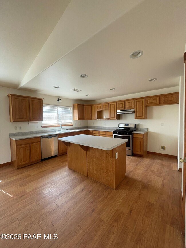 Building Photo - 2575 Solar View Dr