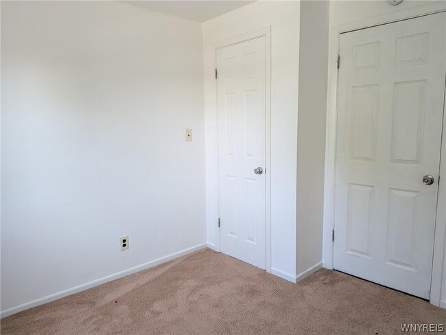 Building Photo - 253 Glenhaven Dr