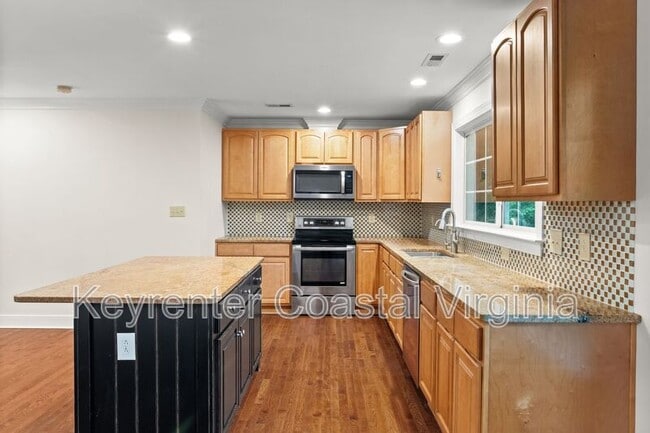 Building Photo - 40 Normandy Ln