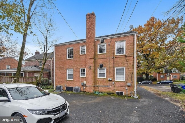 Building Photo - 4023 18th Rd N