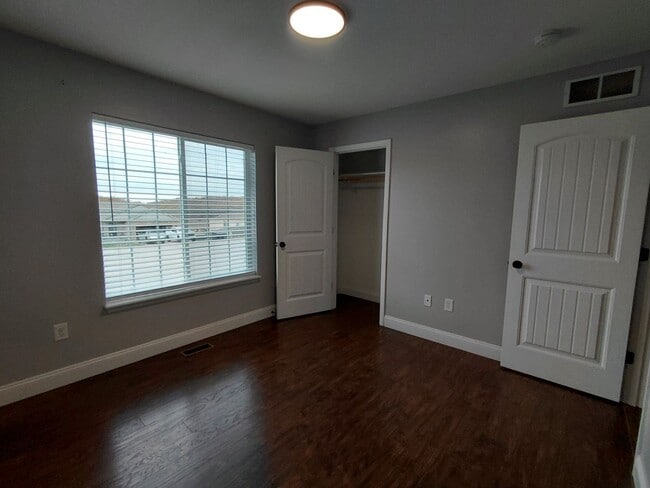 Building Photo - Beautiful home close to post