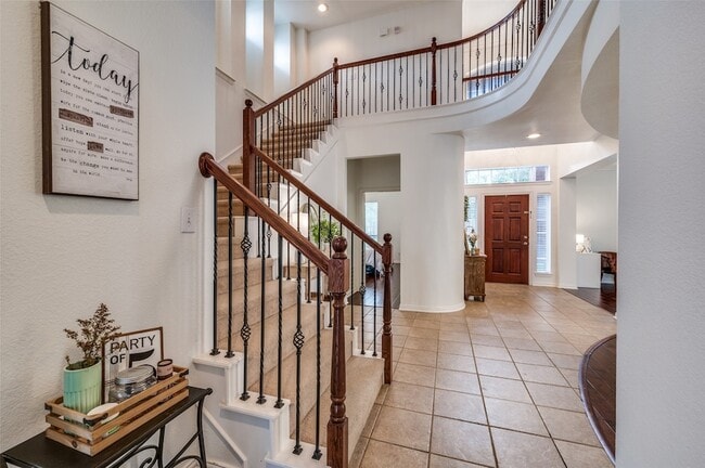 Building Photo - 3523 Lincoln Dr