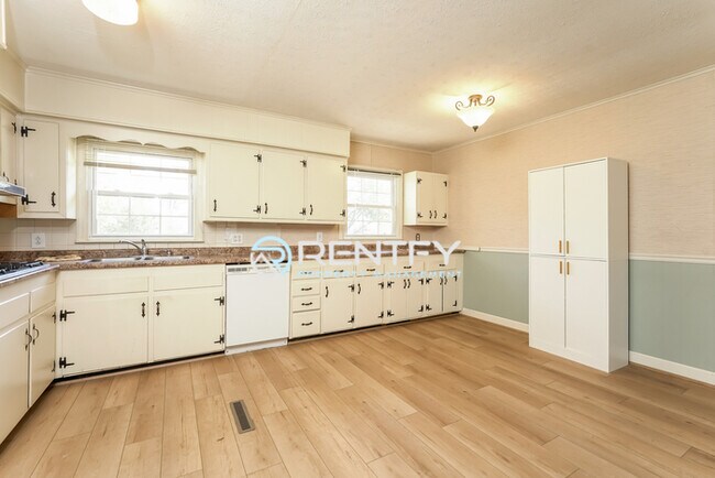 Building Photo - 260 Stewart Rd SE