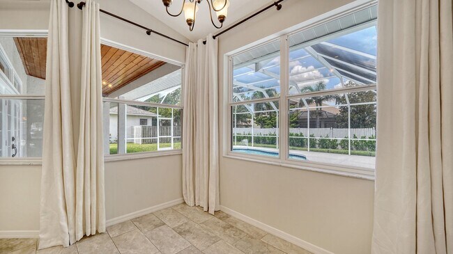 Building Photo - 4-Bedroom Home with Pool in Eastlake Commu...