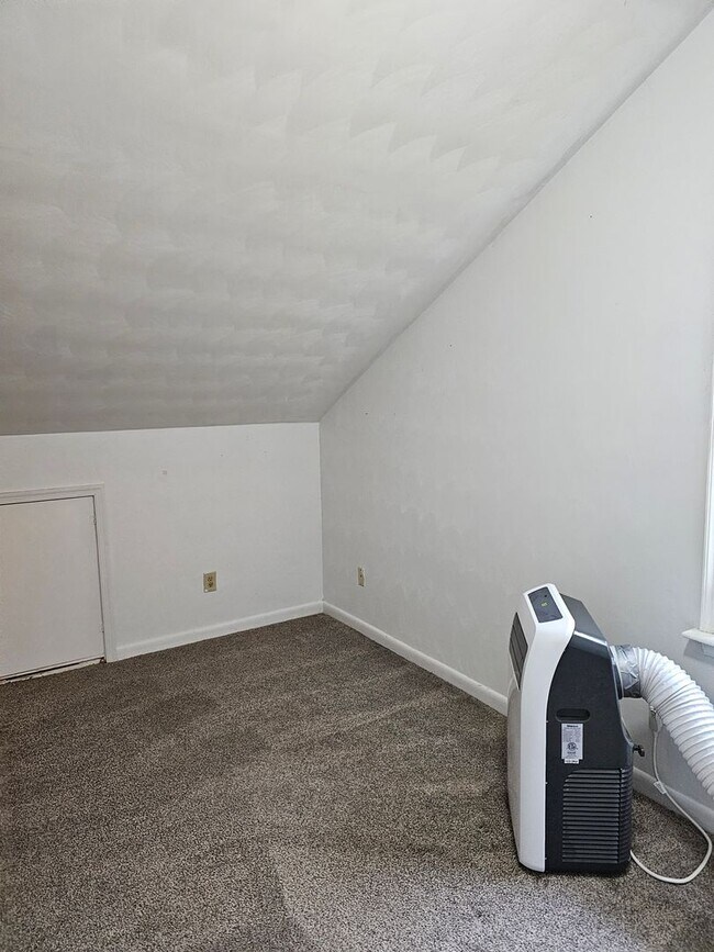 Building Photo - 803 Haskins Dr