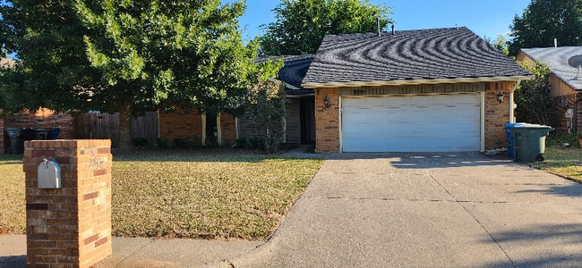 Building Photo - 2804 Fairfield Dr