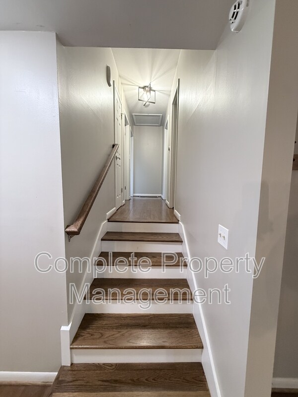 Building Photo - 3153 Woodhaven Dr