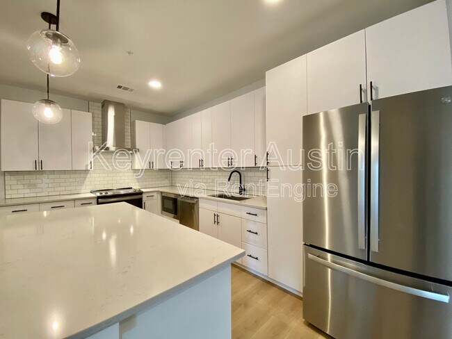 Building Photo - 3101 Govalle Ave