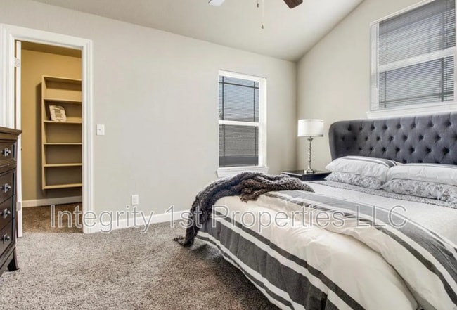 Building Photo - 10509 Clubhouse Dr