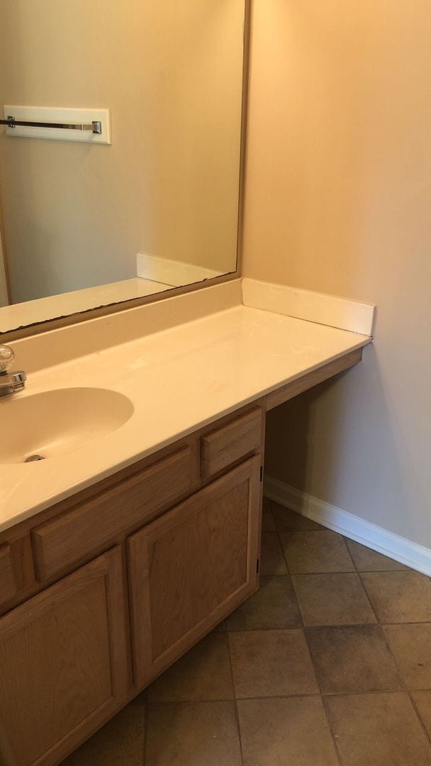 Building Photo - REDUCED!  River Oaks 28E - SPECIAL - 2nd month 1/2 half off rent