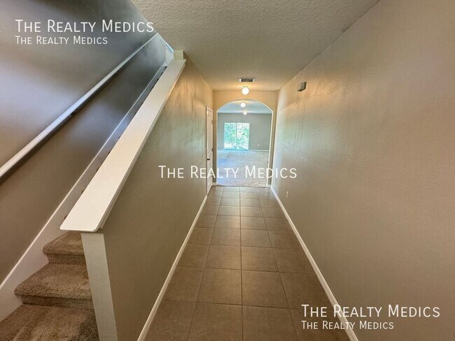 Building Photo - 1018 Ashentree Dr