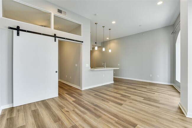 Building Photo - 507 Sabine St