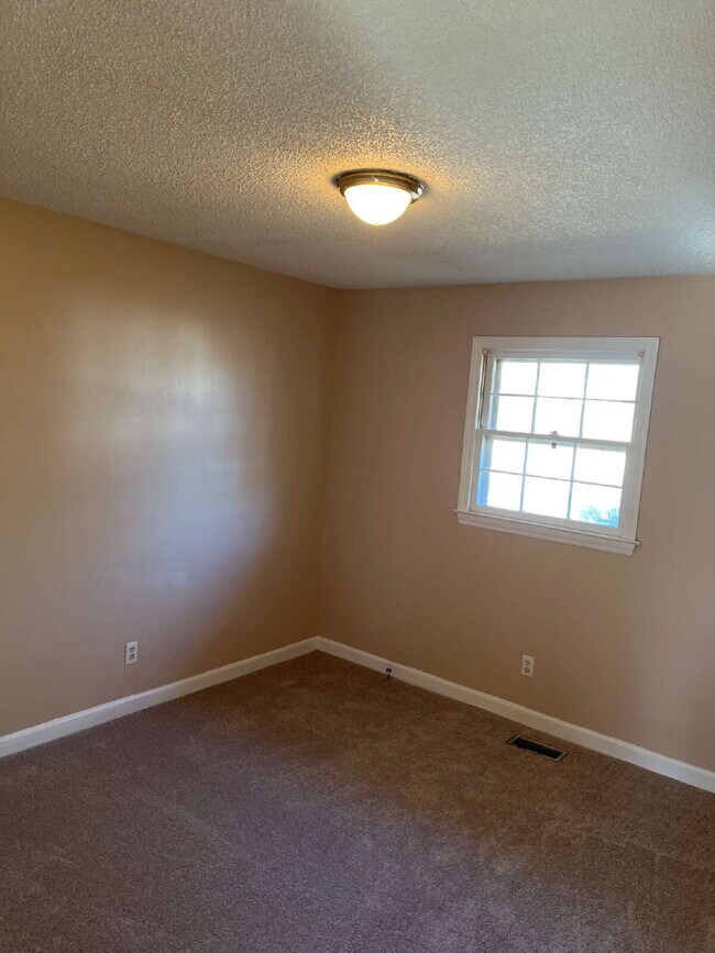 Building Photo - 3935 Yokley St