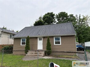 Building Photo - 94 Martin St