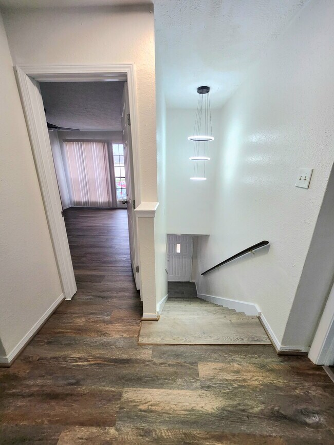 Building Photo - 10045 Emerald Creek Dr