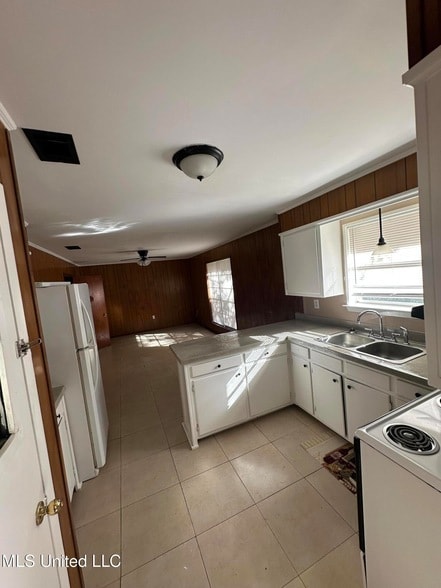 Building Photo - 25 Robbie St