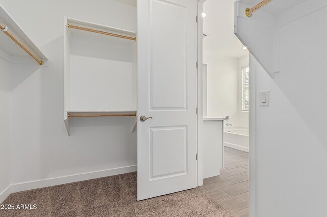 Building Photo - 305 E Leland Rd