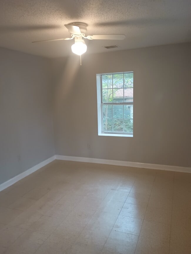 Building Photo - 112 Cooksey Ave