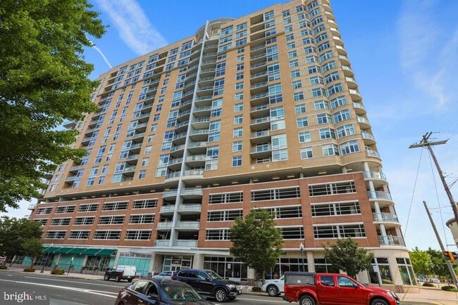 Building Photo - 5750 Bou Ave