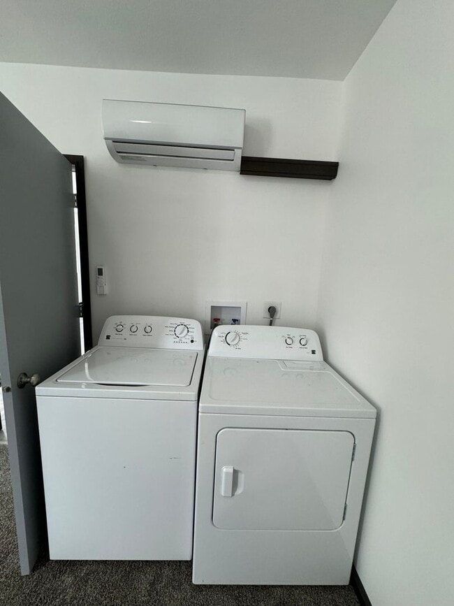 Building Photo - 1 Bed, 1 Bath Apartment in Millersburg IN