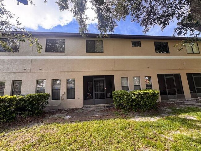 Building Photo - 2228 Seven Oaks Dr