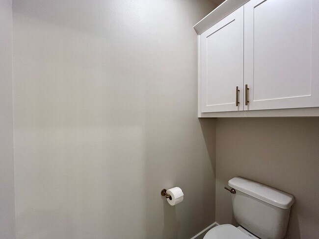 Building Photo - 7123 Alexander Dr