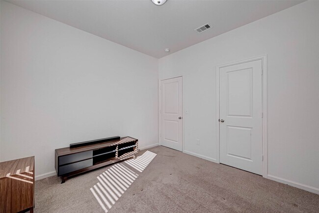 Building Photo - 10133 Pappas Dr
