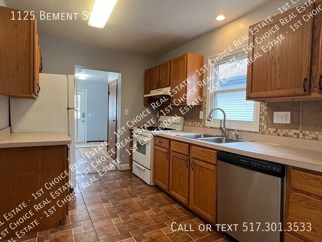 Building Photo - 1125 Bement St