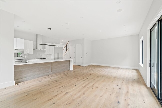 Building Photo - 94 Thurston Rd