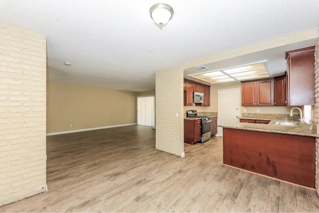 Building Photo - 8770 Buckeye Ct