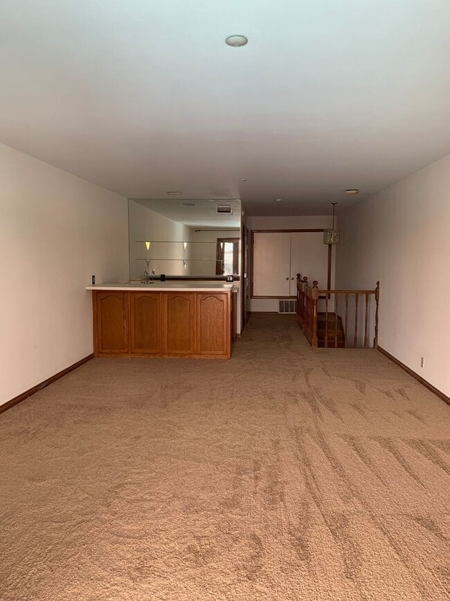 Building Photo - Los Caballeros #008