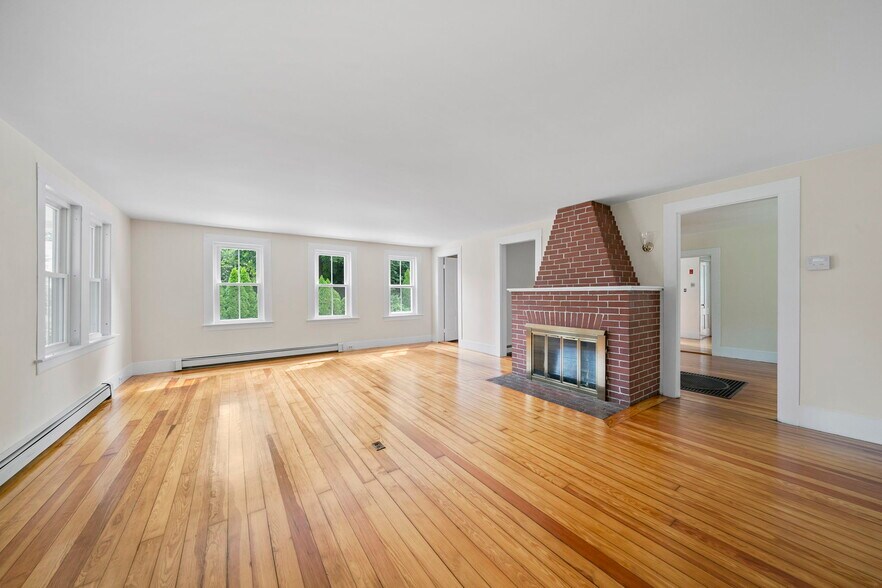 Building Photo - 17 Lovers Ln