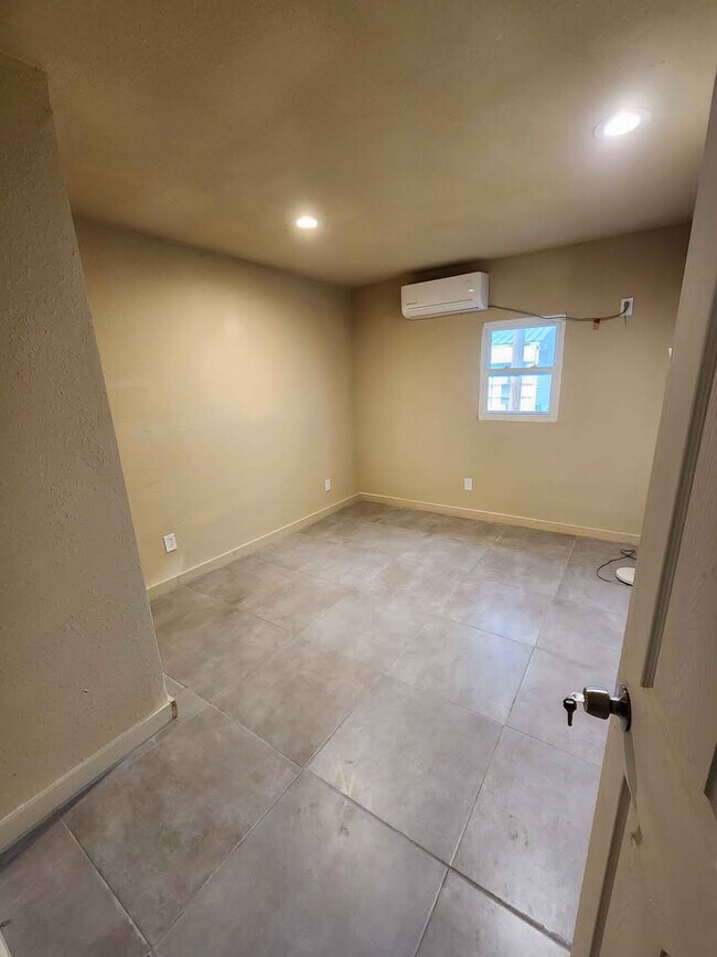 Building Photo - 10075 E Loop 1604 S