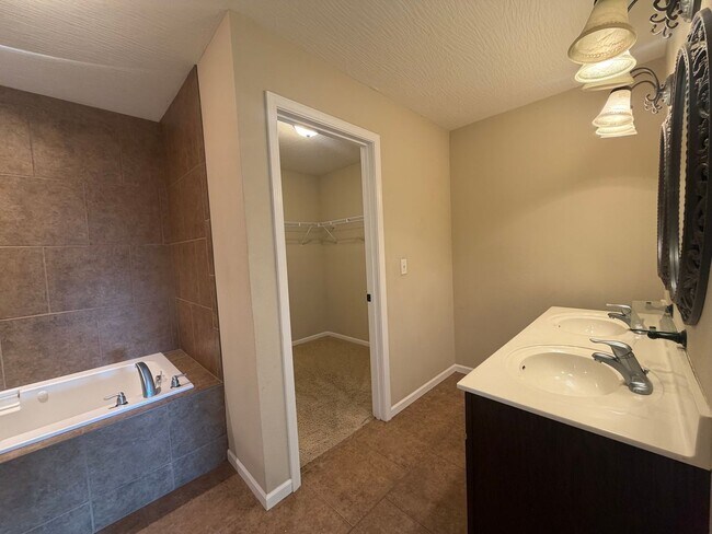 Building Photo - 161 Lyle Curtis Cir