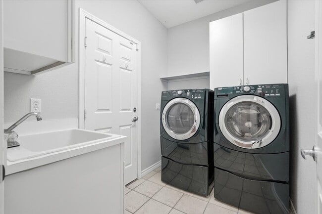 Building Photo - 1201 Palmares Ct