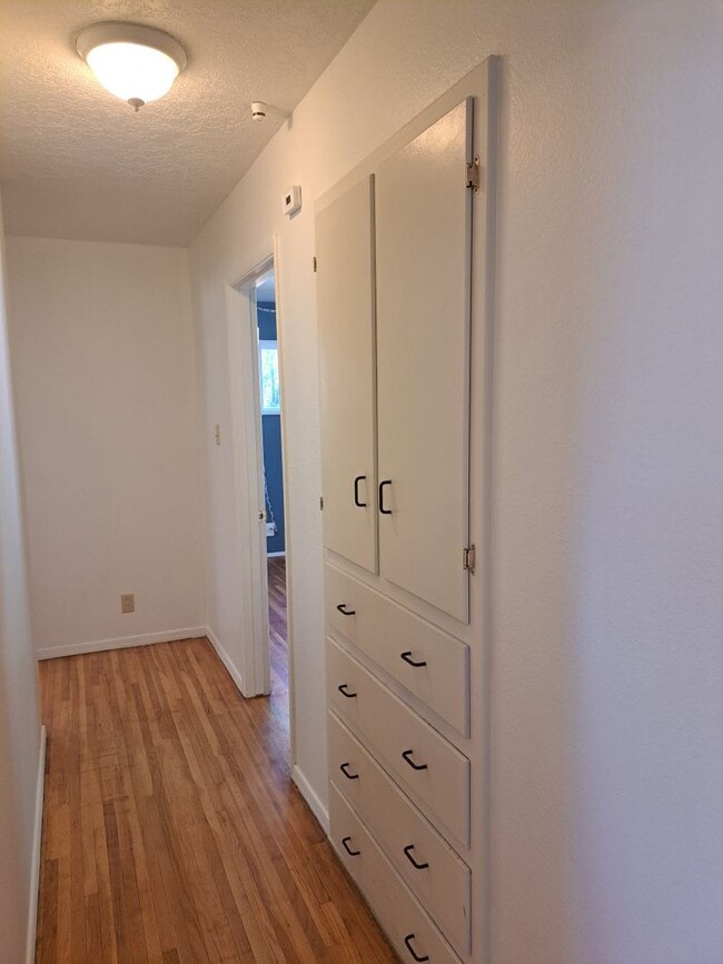 Building Photo - 3 BED 2 BATH SINGLE FAMILY HOME IN *CONVENIENTLY* LOCATED ALBUQUERQUE NEIGHBORHOOD!