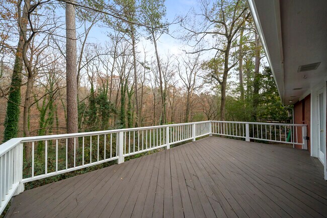 Building Photo - 253 Valley Ridge Dr