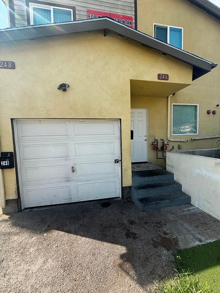 Building Photo - 246 E 97th St