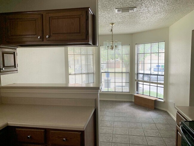 Building Photo - Ready for Move In! A wonderful all brick 1...