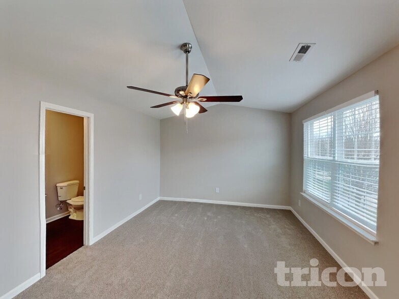 Building Photo - 1505 Hamilton Hills Dr