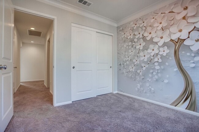 Building Photo - Beautiful 4 Bedroom Townhome! Built in 202...