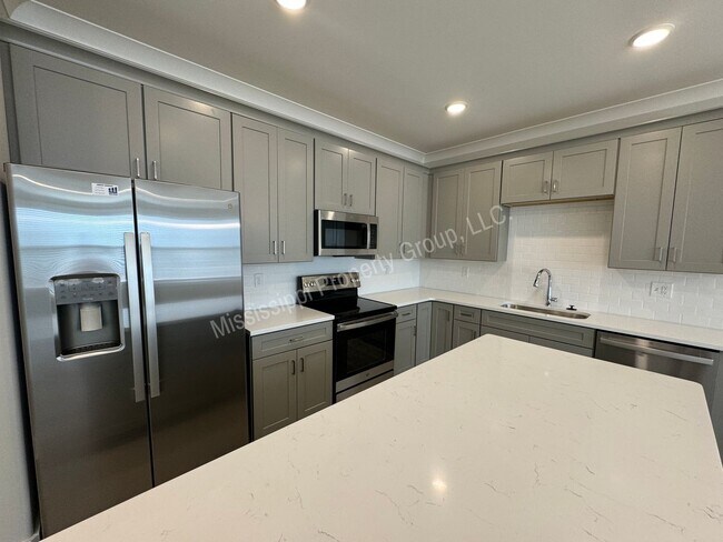 Building Photo - 3BD/3.5BA - UNIT @ THE RESERVE