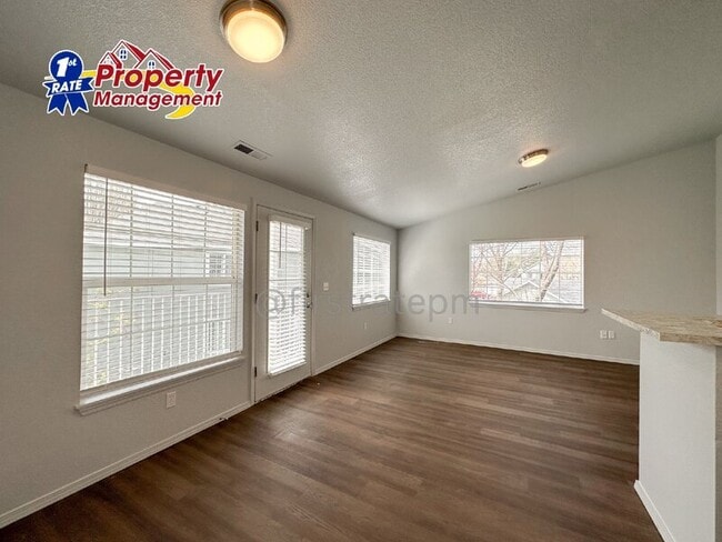 Building Photo - 3148 N Esquire Dr